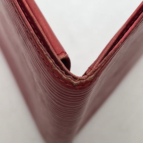 LOUIS VUITTON Bi-fold Epi Wallet - Picture 5 of 13